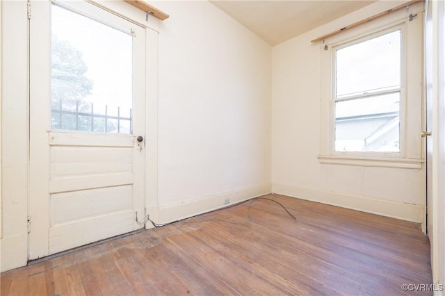 3220 Cliff Ave, Richmond, VA 23222 - entryway with wood finished floors and baseboards