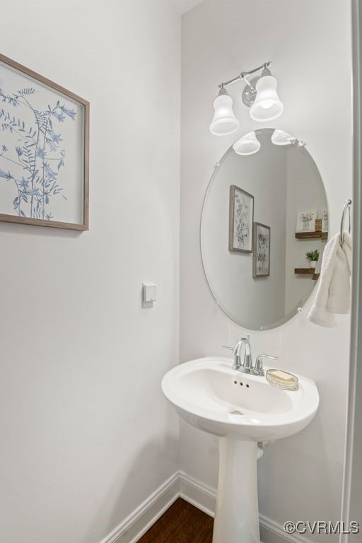 bathroom with baseboards