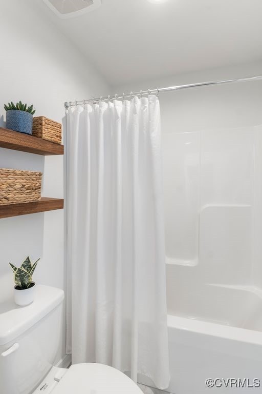 full bath featuring toilet and shower / bath combo