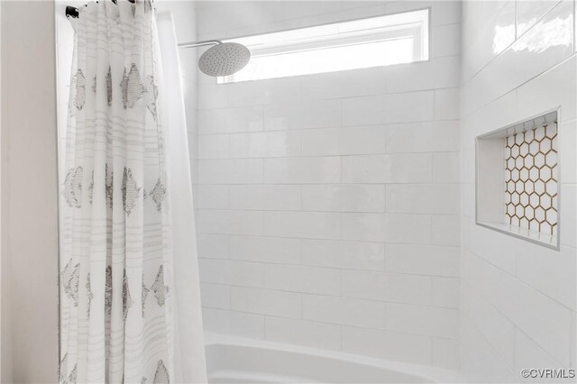 bathroom featuring shower / tub combo