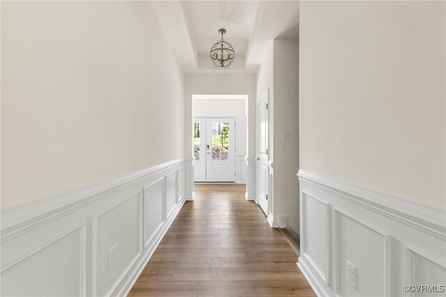 4236 Shirley Rd, Richmond, VA 23225 - hall featuring a decorative wall, a chandelier, a wainscoted wall, and wood finished floors