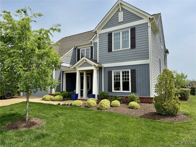 craftsman house with a front lawn