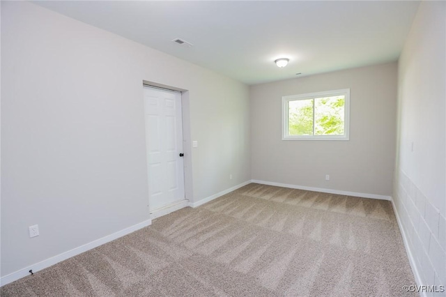 unfurnished room featuring visible vents, carpet flooring, and baseboards