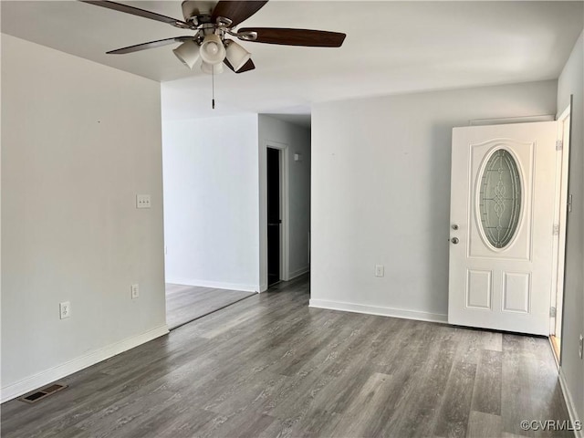 entryway featuring wood finished floors, visible vents, a ceiling fan, and baseboards