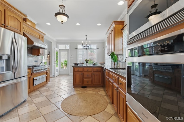 kitchen with crown molding, a warming drawer, appliances with stainless steel finishes, under cabinet range hood, and recessed lighting