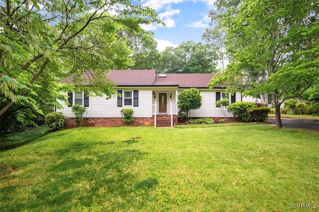 single story home featuring a front lawn