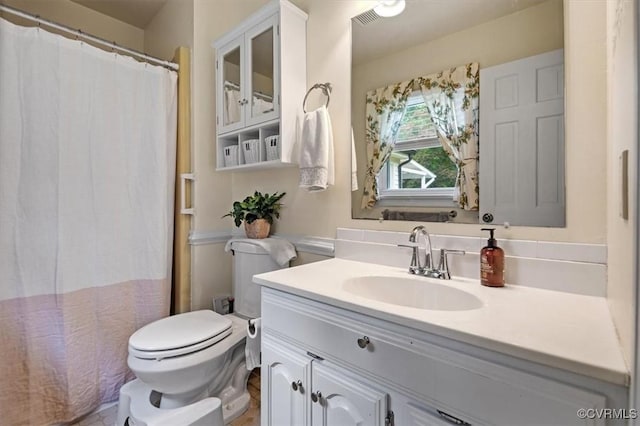 full bathroom featuring toilet, vanity, and a shower with curtain