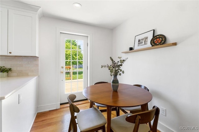 dining area featuring recessed lighting, baseboards, and light wood-style floors