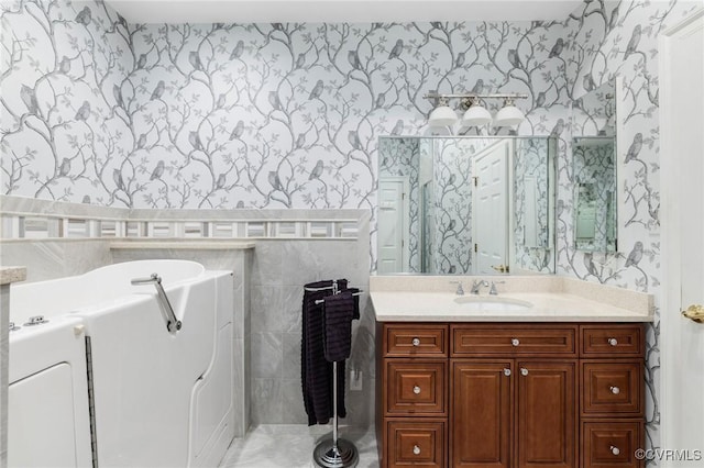 9522 Nassington Ct, Henrico, VA 23229 - full bath featuring wallpapered walls, a bathtub, and vanity