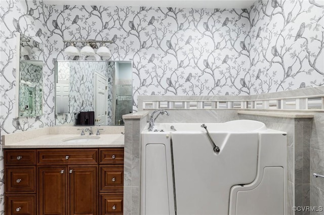 9522 Nassington Ct, Henrico, VA 23229 - bathroom featuring wallpapered walls, a bath, and vanity