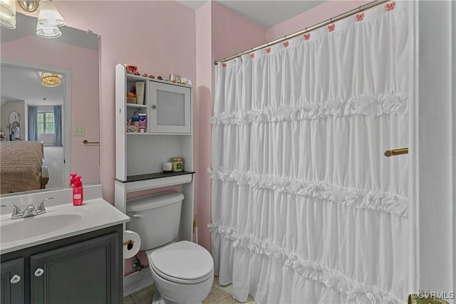 full bathroom featuring vanity, toilet, and curtained shower