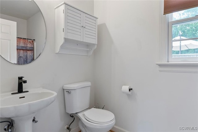 13032 Beech Creek Ln, Ashland, VA 23005 - full bath featuring a sink, toilet, and baseboards