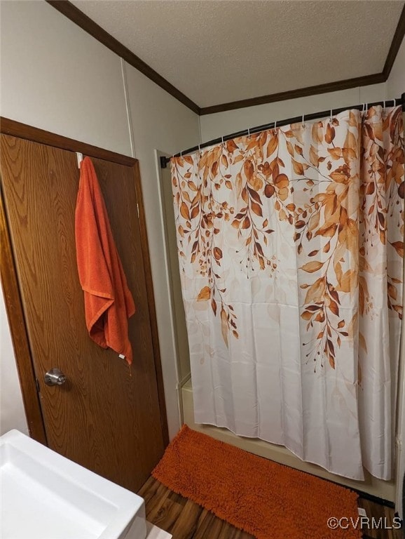 116 Sycamore Ct, Bracey, VA 23919 - bathroom with crown molding, curtained shower, a textured ceiling, and wood finished floors