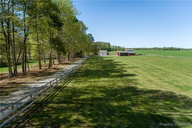 view of yard featuring a rural view