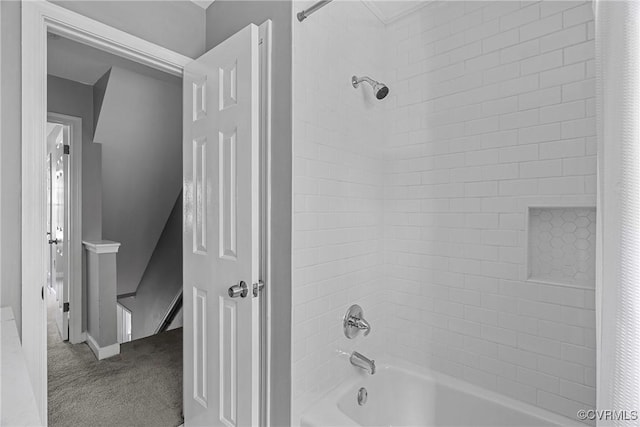 bathroom featuring shower / bath combo