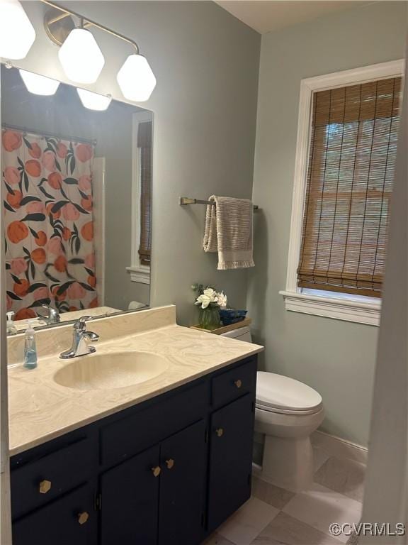 full bathroom featuring vanity, tile patterned flooring, toilet, baseboards, and a shower with curtain