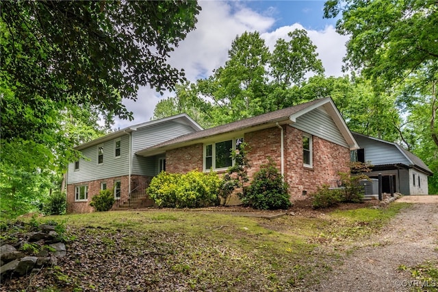 13101 Harrowgate Rd, Chester, VA 23831 - split level home with brick siding