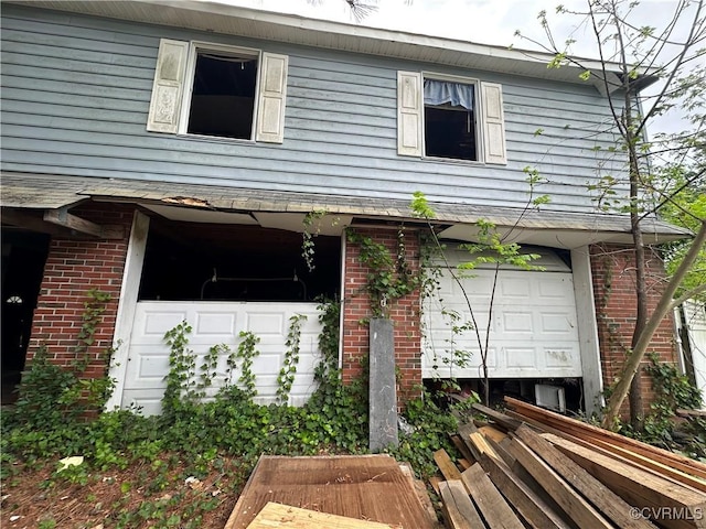view of front of house featuring brick siding