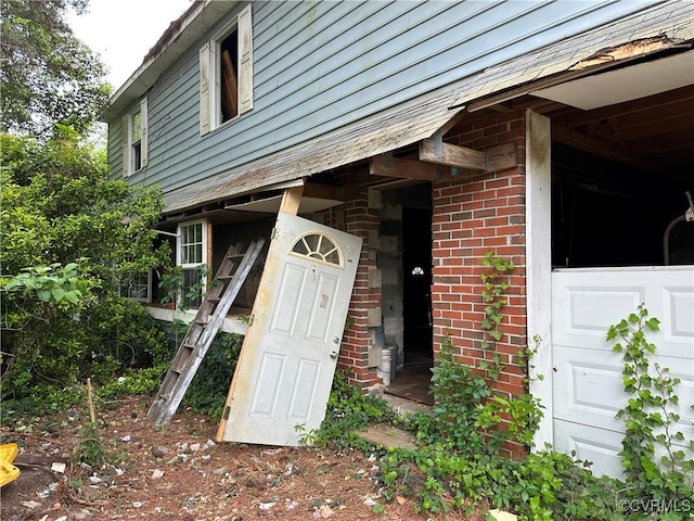 5820 Hermitage Rd, Henrico, VA 23228 - doorway to property featuring brick siding