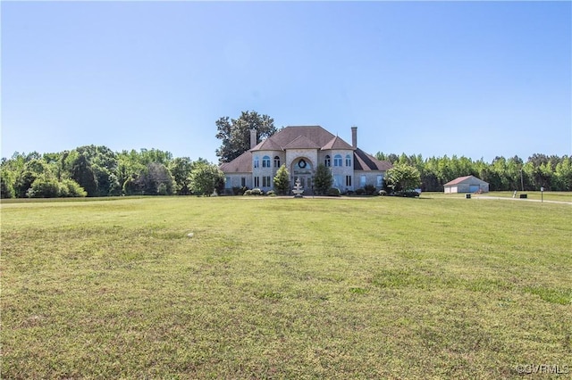 view of front of home featuring a front lawn