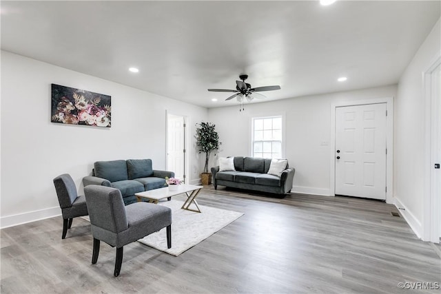 living area with baseboards, recessed lighting, a ceiling fan, and wood finished floors