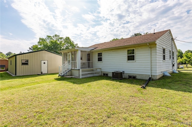 149 Courthouse Ln, Bowling Green, VA 22427 - rear view of house featuring central AC and a lawn