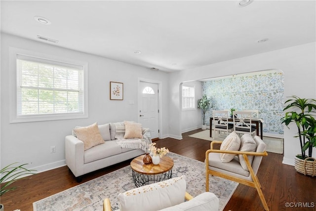 living room with visible vents, recessed lighting, baseboards, and wood finished floors