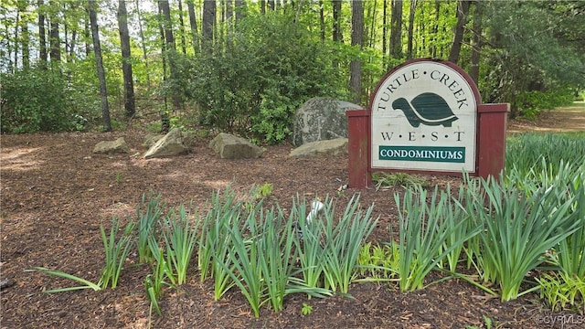 view of community / neighborhood sign