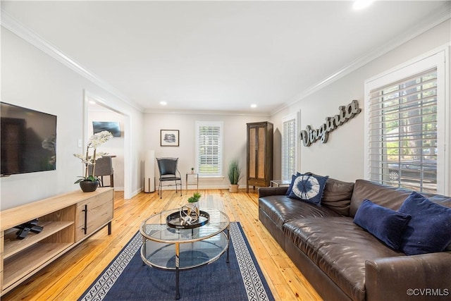 living area featuring recessed lighting, baseboards, ornamental molding, and light wood-style floors