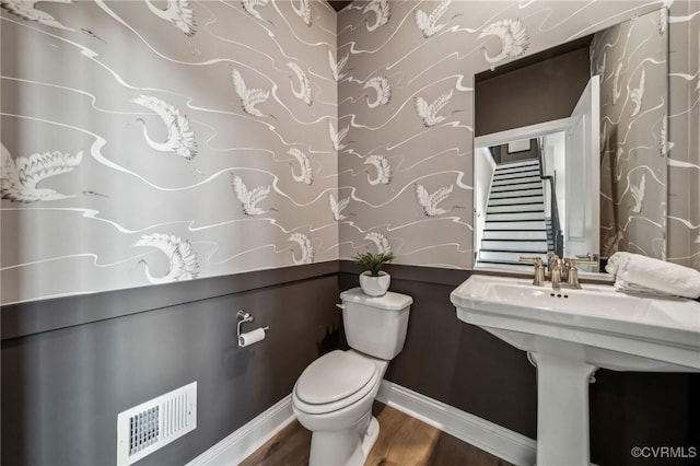 2710 Maidens Rd, Powhatan, VA 23139 - bathroom featuring baseboards, toilet, wood finished floors, and visible vents