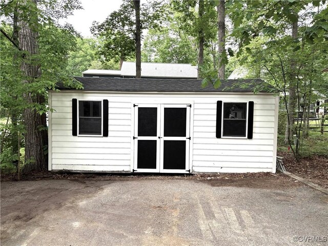 view of outbuilding featuring an outbuilding