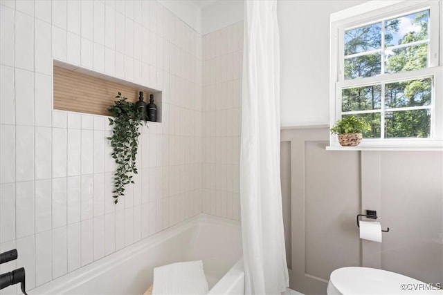 bathroom featuring toilet and shower / bath combo
