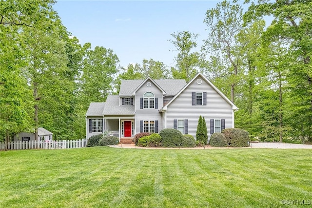 view of front of home featuring fence and a front yard