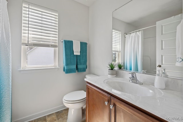 15501 Wolfboro Rd, Chesterfield, VA 23832 - full bath featuring baseboards, curtained shower, toilet, and vanity