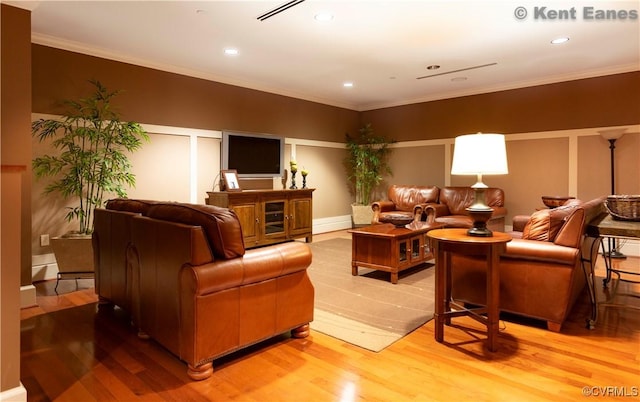 living room featuring crown molding, recessed lighting, and wood finished floors