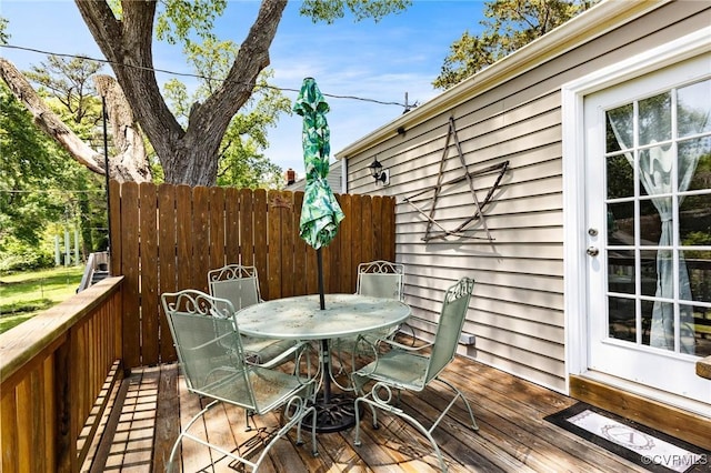 deck featuring outdoor dining space