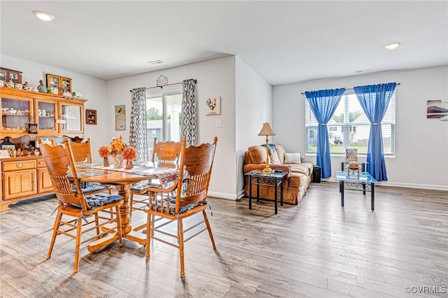 dining area featuring recessed lighting, baseboards, and light wood-type flooring