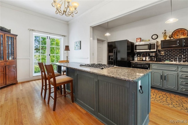 510 Cedar Ln, Hopewell, VA 23860 - kitchen featuring appliances with stainless steel finishes, light wood-style flooring, a chandelier, a kitchen bar, and crown molding