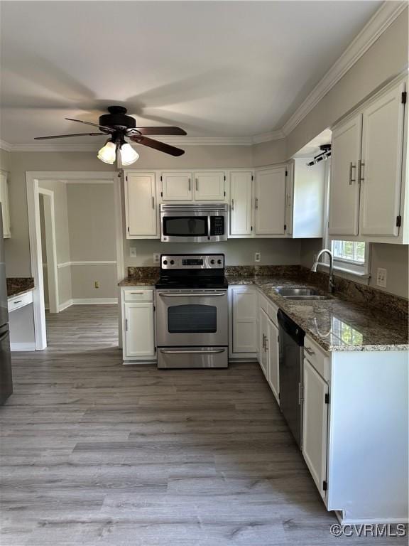 1916 Boardman Ln, Henrico, VA 23238 - kitchen with stainless steel appliances, a sink, white cabinetry, dark stone counters, and crown molding
