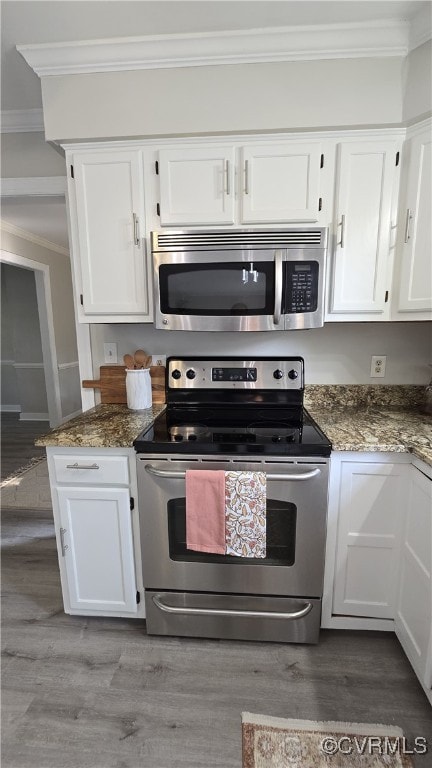 1916 Boardman Ln, Henrico, VA 23238 - kitchen with stainless steel appliances, crown molding, white cabinets, wood finished floors, and stone countertops