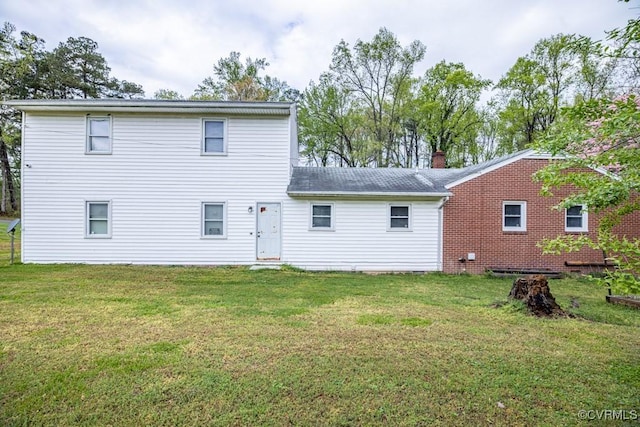 400 E California Ave, Crewe, VA 23930 - rear view of property with roof with shingles and a yard