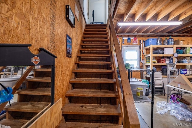 400 E California Ave, Crewe, VA 23930 - view of staircase