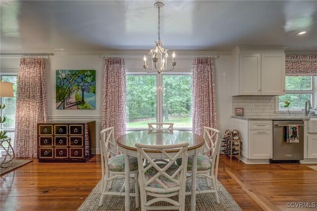 dining space featuring a chandelier, light wood-type flooring, and recessed lighting