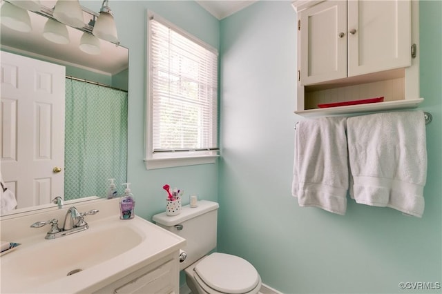 full bathroom featuring toilet, vanity, and a shower with shower curtain