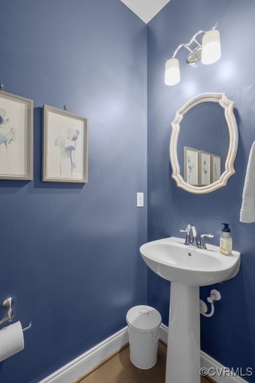 bathroom with baseboards