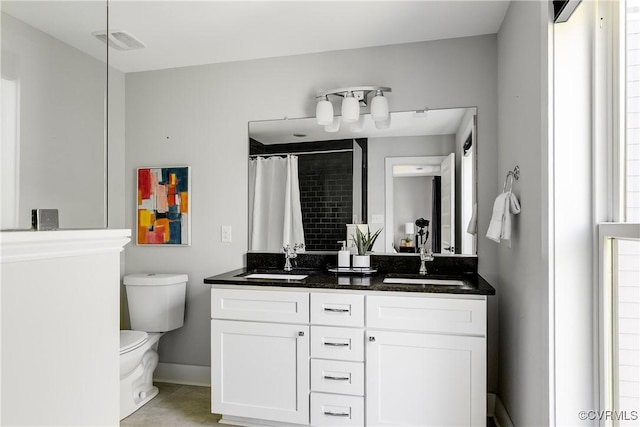 full bath with a sink, baseboards, a shower with curtain, and toilet