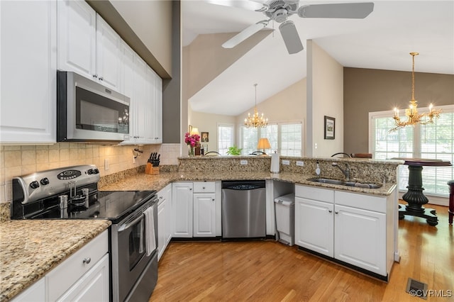 10932 Dominion Fairways Ln, Glen Allen, VA 23059 - kitchen featuring light wood-style flooring, a sink, ceiling fan with notable chandelier, a peninsula, and appliances with stainless steel finishes