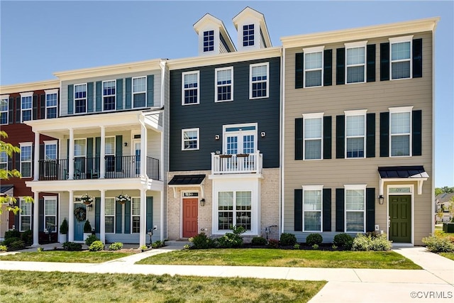multi unit property with a balcony