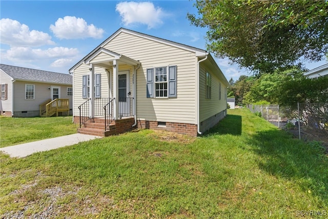 view of front facade with crawl space