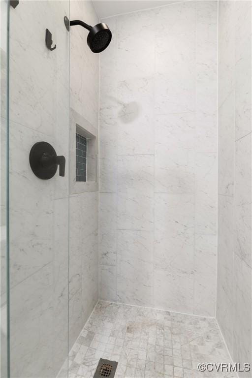 3454 Warner Rd, Richmond, VA 23225 - full bath featuring a tile shower